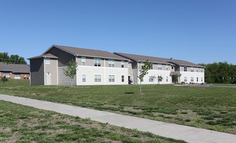 Melissa Anne Hanger Apartments in Topeka, KS - Building Photo