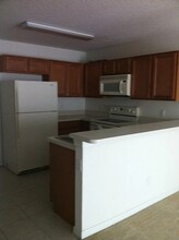 585 Cresting Oak Cir in Orlando, FL - Building Photo - Building Photo