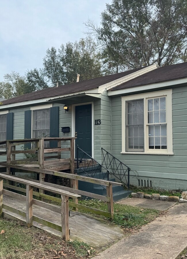 property at 113 E Merrick St