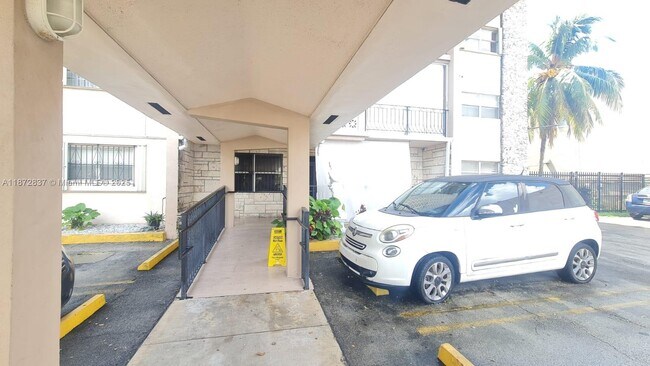 3640 NW 9th St in Miami, FL - Building Photo - Building Photo
