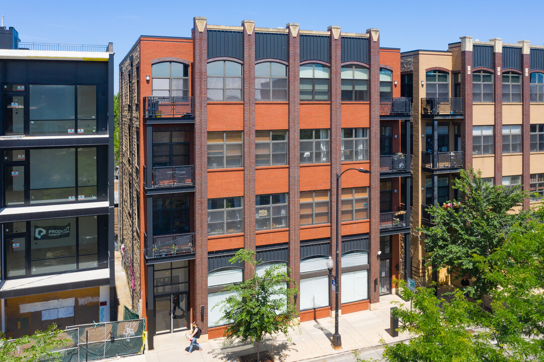 1821 N Milwaukee Ave in Chicago, IL - Building Photo