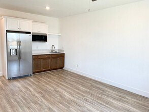 2335 S Shirley Ave in Fresno, CA - Building Photo - Building Photo