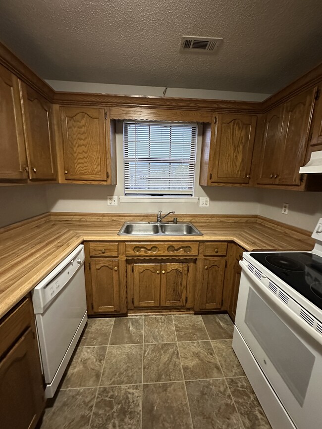 1801 Windover Pl SW, Unit Upper in Decatur, AL - Foto de edificio - Building Photo