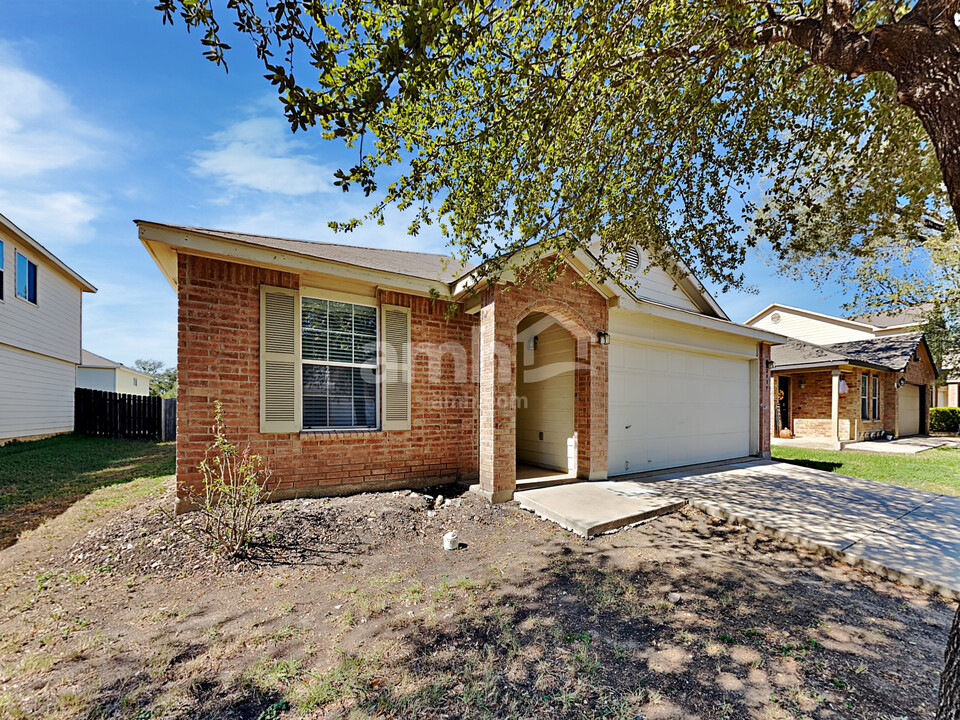 8027 Silver Grove in San Antonio, TX - Building Photo