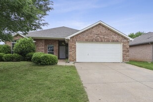 1724 Martinique Dr in Mansfield, TX - Building Photo