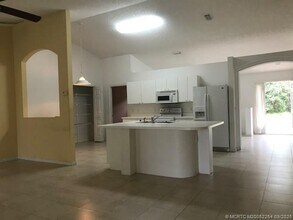 1180 SE Ladner St in Port St. Lucie, FL - Building Photo - Building Photo