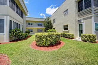318 Monaco Blvd in Delray Beach, FL - Building Photo - Building Photo