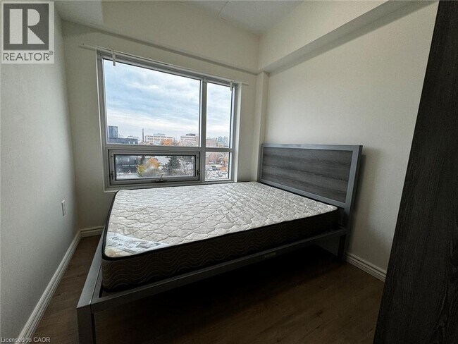 275 Larch St in Waterloo, ON - Building Photo - Building Photo