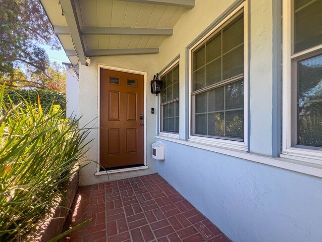 929 N Frederic St in Burbank, CA - Building Photo - Building Photo