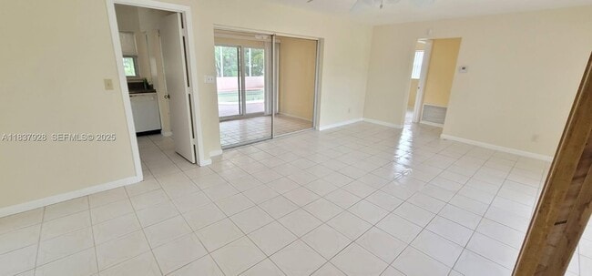 4373 NW 45th Ave in Lauderdale Lakes, FL - Building Photo - Building Photo