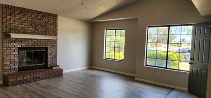 4305 Mattnick Dr in Bakersfield, CA - Building Photo - Building Photo