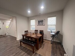 Beautiful Bothell Home! in Bothell, WA - Building Photo - Building Photo