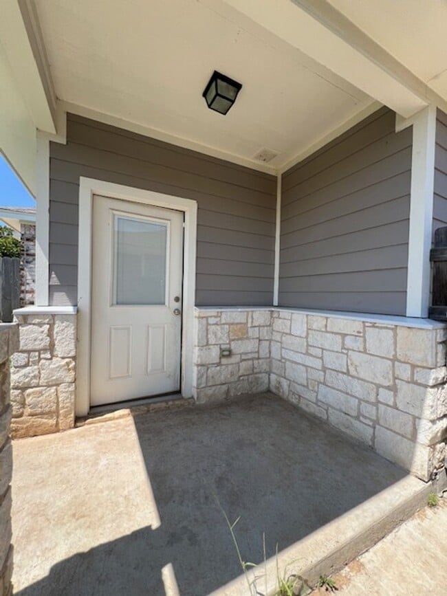 423 Spring St in McGregor, TX - Building Photo - Building Photo