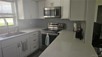 9306 N Santos Dr in Citrus Springs, FL - Building Photo - Building Photo