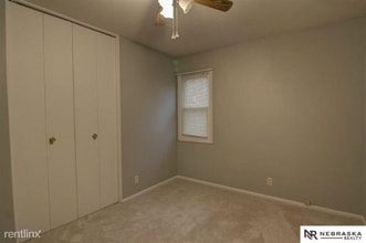 9462 Spencer St in Omaha, NE - Foto de edificio - Building Photo