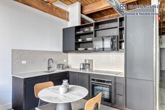 2061 N Southport Ave in Chicago, IL - Building Photo - Building Photo