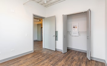 900 W Dakin St in Chicago, IL - Building Photo - Building Photo