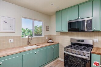 2467 Silver Ridge Ave in Los Angeles, CA - Building Photo - Building Photo