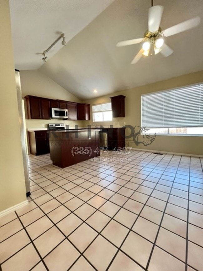 10319 Ashley Park Dr in Sandy, UT - Building Photo - Building Photo