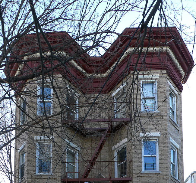 10 Mooney Pl in Yonkers, NY - Building Photo - Building Photo