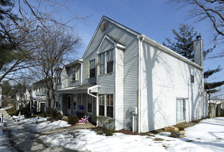 1-40 Louisburg Sq in Lakewood, NJ - Building Photo - Building Photo