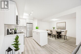 510 Kingbird Grove in Toronto, ON - Building Photo - Building Photo