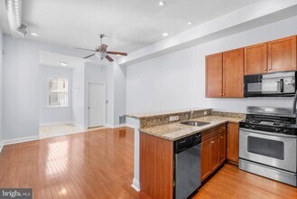 1712 W Girard Ave in Philadelphia, PA - Building Photo - Building Photo