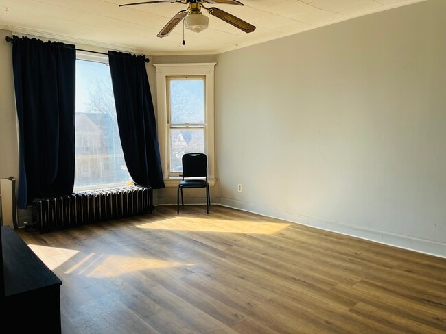 527 S Oak Ave, Unit 1 in Owatonna, MN - Building Photo - Building Photo