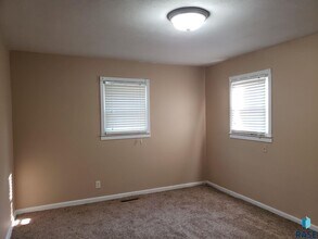 3607 E 18 St in Sioux Falls, SD - Building Photo - Building Photo