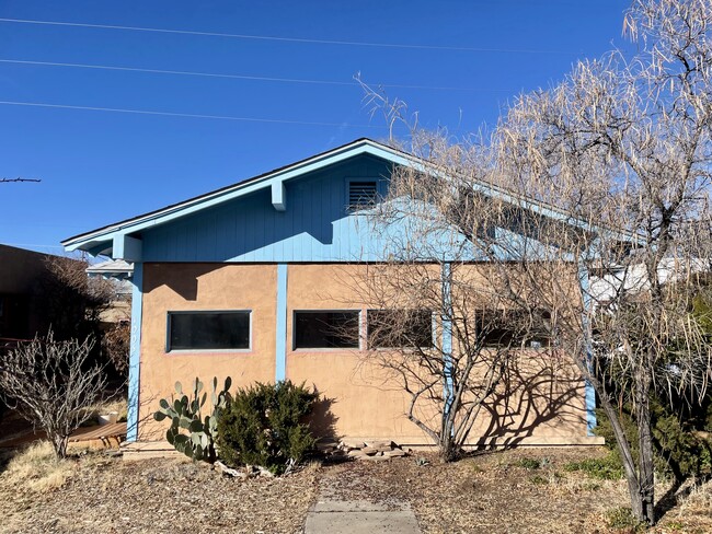 1005 Girard Blvd NE in Albuquerque, NM - Building Photo - Building Photo