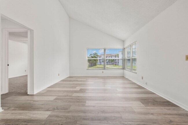 17038 Terraverde Cir in Ft. Myers, FL - Building Photo - Building Photo