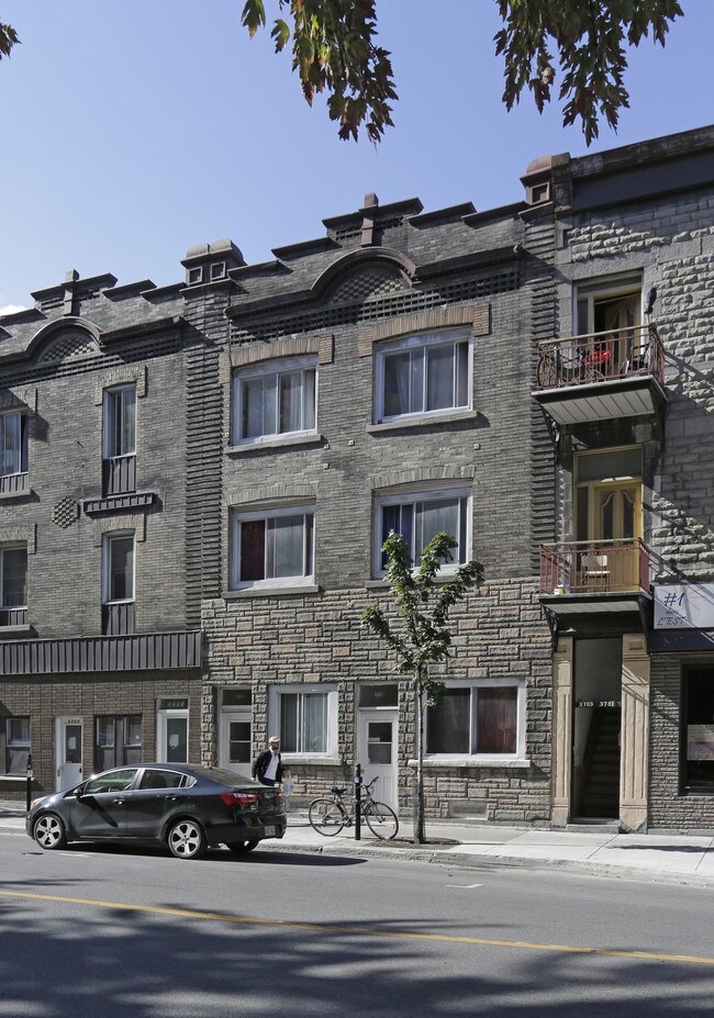 3779 E Sainte-Catherine E in Montréal, QC - Building Photo - Building Photo