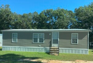 6454 Robie Rd in Milton, FL - Building Photo