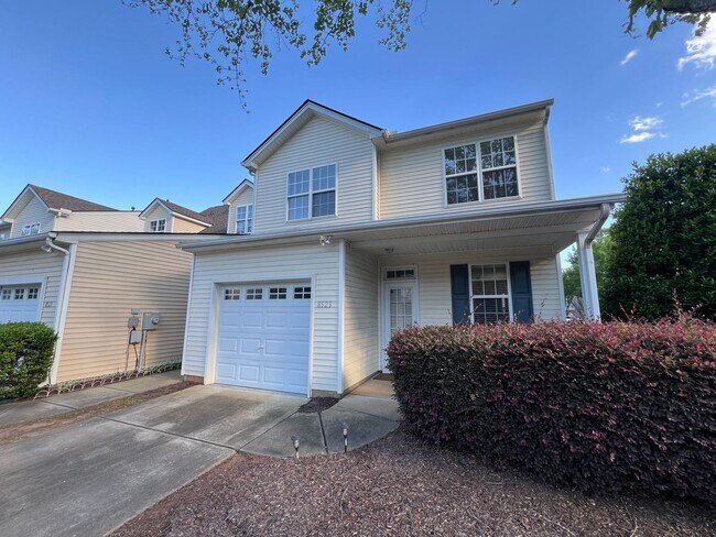 8523 Arboles Ct in Raleigh, NC - Foto de edificio - Building Photo