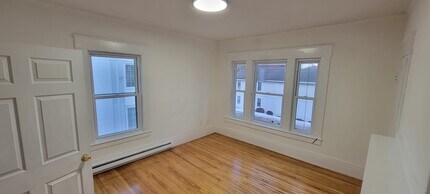 28 Brook St, Unit #1 in Manchester, NH - Foto de edificio - Building Photo