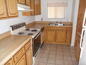 4319 Avenida Cochise-Unit -APT 4 in Sierra Vista, AZ - Foto de edificio - Building Photo
