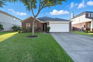 2249 Waxwing Dr in League City, TX - Building Photo