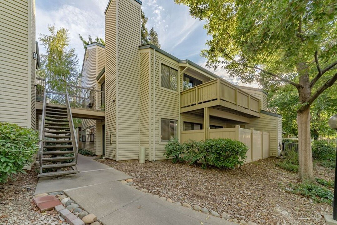 2280 Hurley Way-Unit -Condo in Sacramento, CA - Building Photo