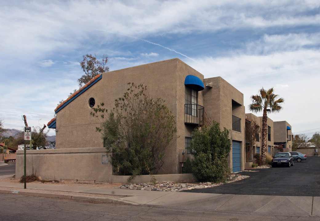 East Elm Place in Tucson, AZ - Foto de edificio