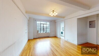1 Christopher St in New York, NY - Building Photo - Building Photo