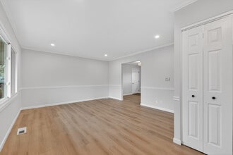 500 Colgate Ct in Hoffman Estates, IL - Building Photo - Building Photo