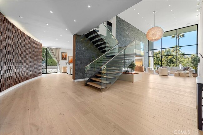 1024 Summit Dr, Unit 284-308 in Beverly Hills, CA - Building Photo - Building Photo