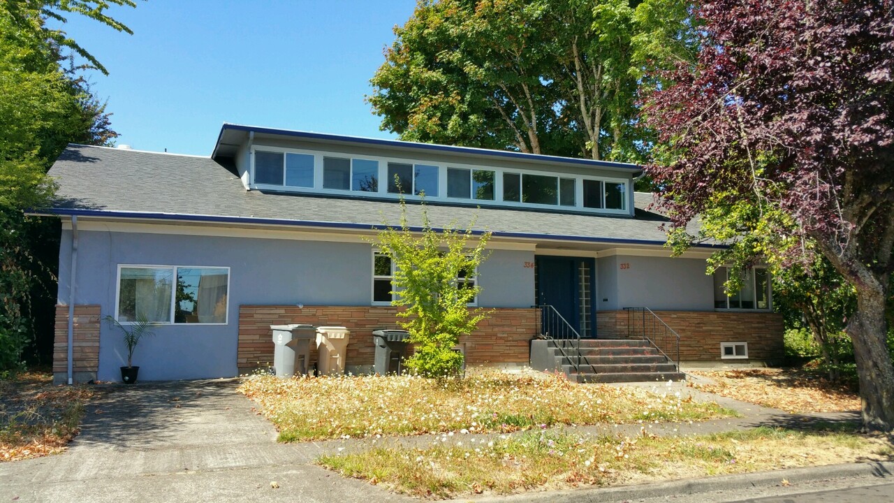 332 NW 6th St in Corvallis, OR - Building Photo