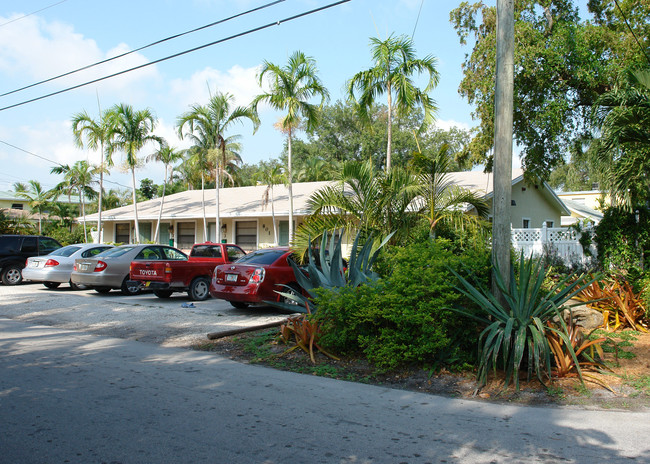 801 SW 14th Ter in Fort Lauderdale, FL - Building Photo - Building Photo