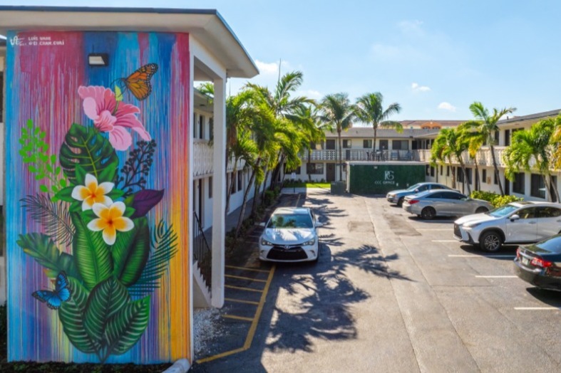 Plaza Gardenia Apartments in Hialeah, FL - Building Photo