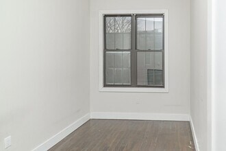 54-38 Arnold Ave, Unit 2R in Queens, NY - Building Photo - Building Photo