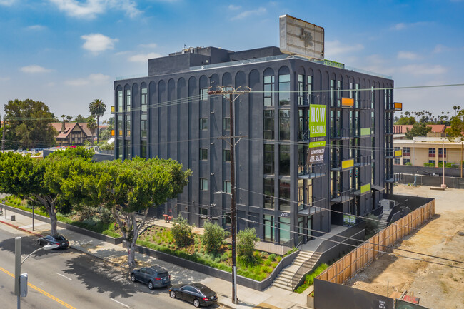 2231 S. Western in Los Angeles, CA - Foto de edificio - Building Photo