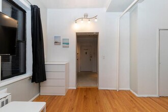 380 2nd Ave in New York, NY - Building Photo - Building Photo