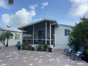16300 Pine Ridge Rd in Ft. Myers, FL - Building Photo - Building Photo