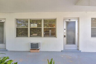 398 Sheffield Q in West Palm Beach, FL - Building Photo - Building Photo